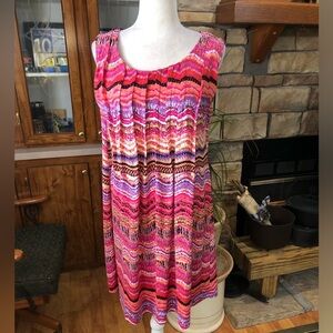RONNIE NICOLE SIZE 10 BRIGHT VIBRANT SLEEVELESS DRESS. PLEATED IN FRONT